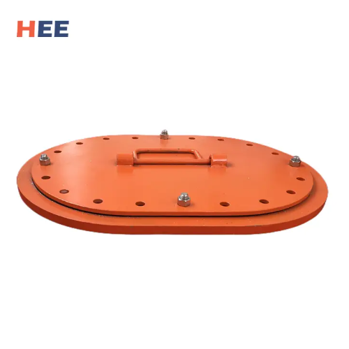 Trappe surélevée ou trappe affleurante : principales différences dans les applications marines